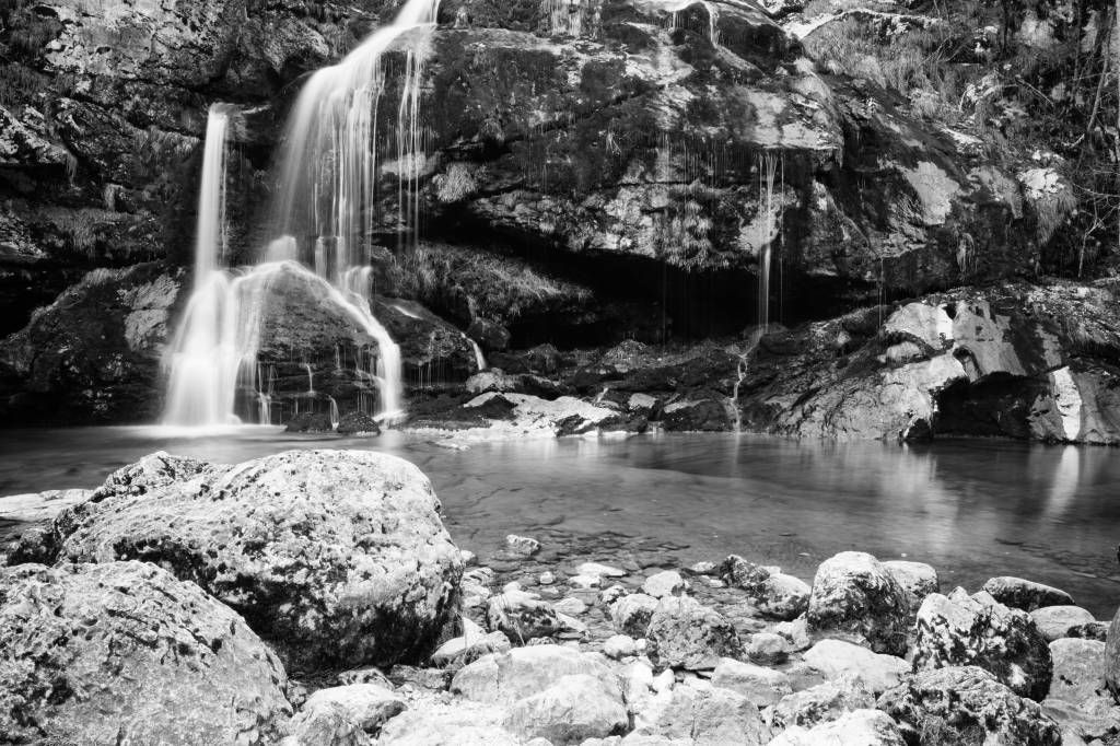 Wasserfall über Stein