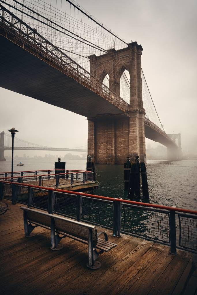 Brücke im Nebel