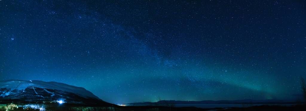 Sternenhimmel mit Nordlichtern