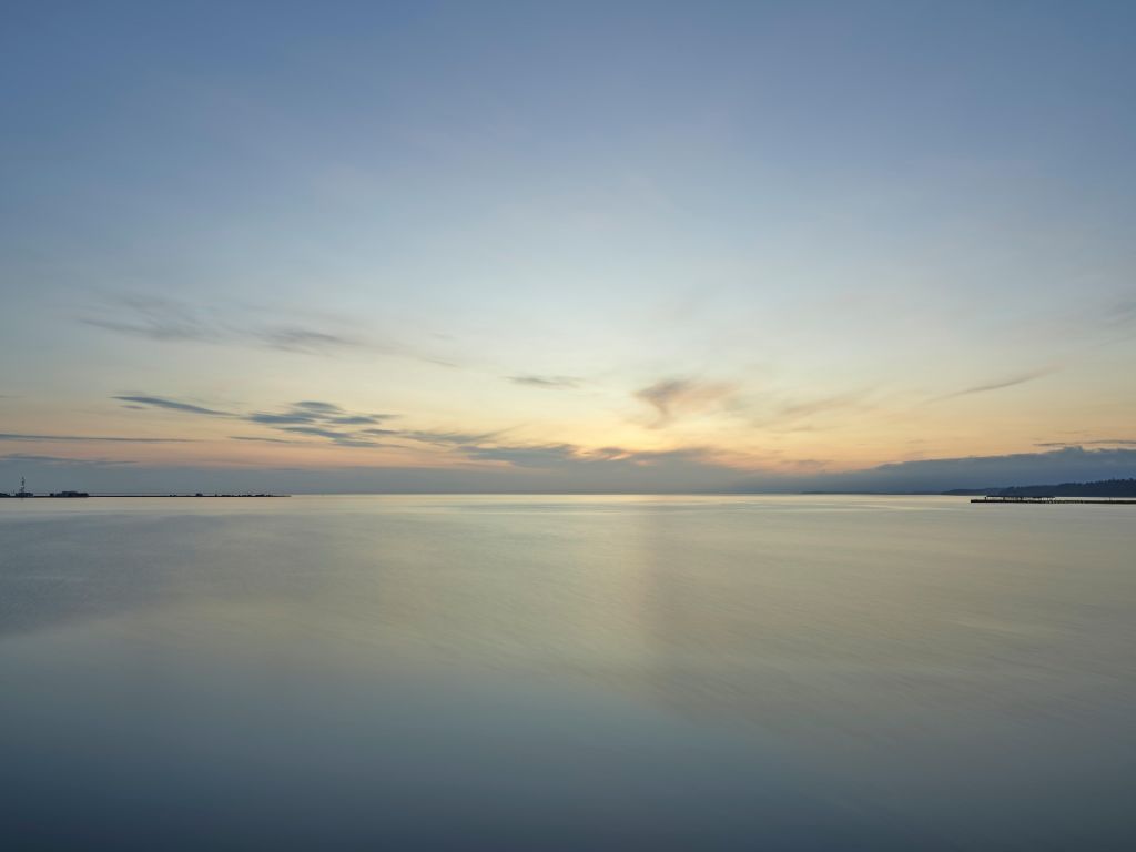 Sonnenaufgang bei der Küste 