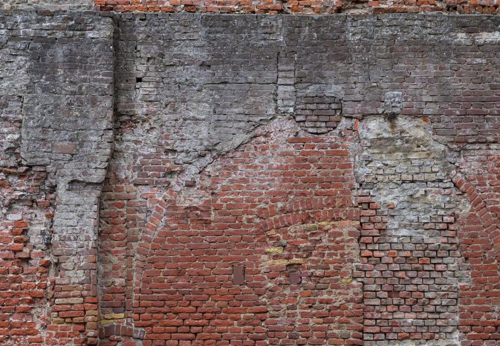 Alte restaurierte Stadtmauer