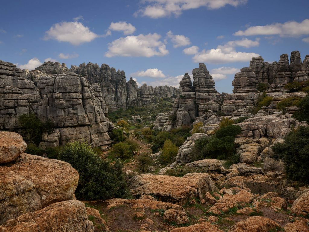 Felsen mit blauem Himmel