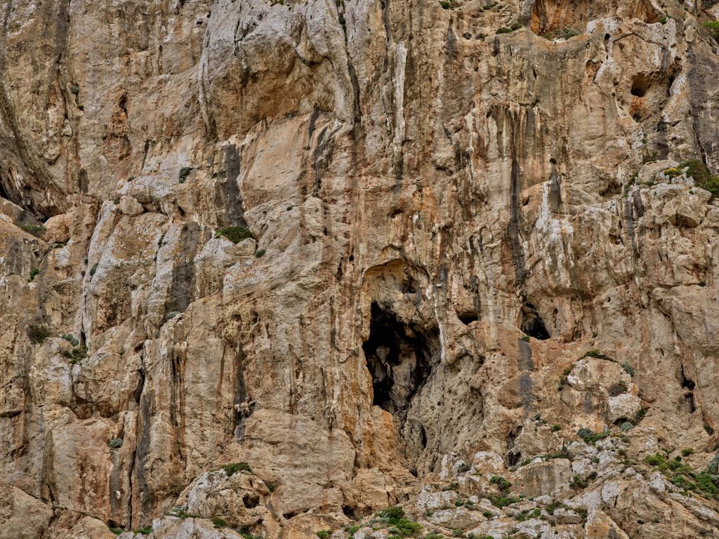 Höhle in einem Felsen