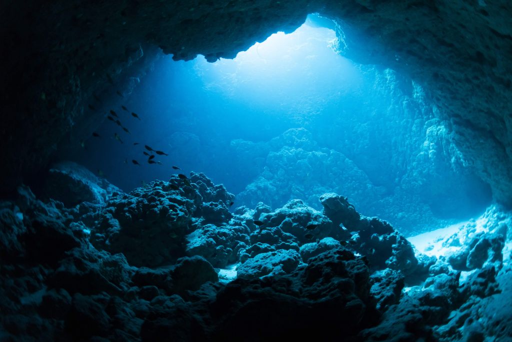 Höhle unter Wasser