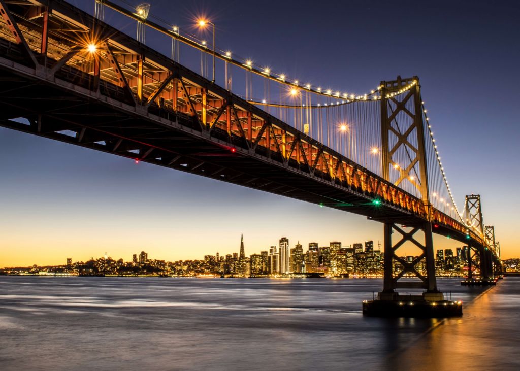 Bay Bridge mit Licht