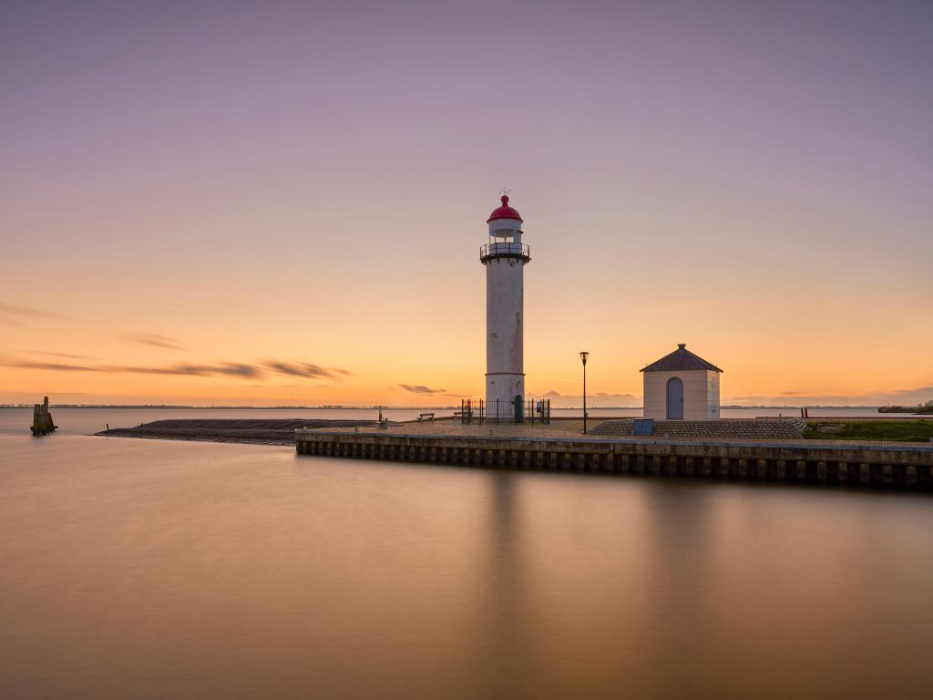 Leuchtturm bei Sonnenuntergang