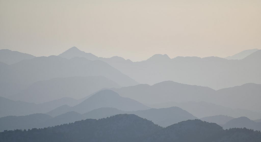 Berglandschaft im Dschungel