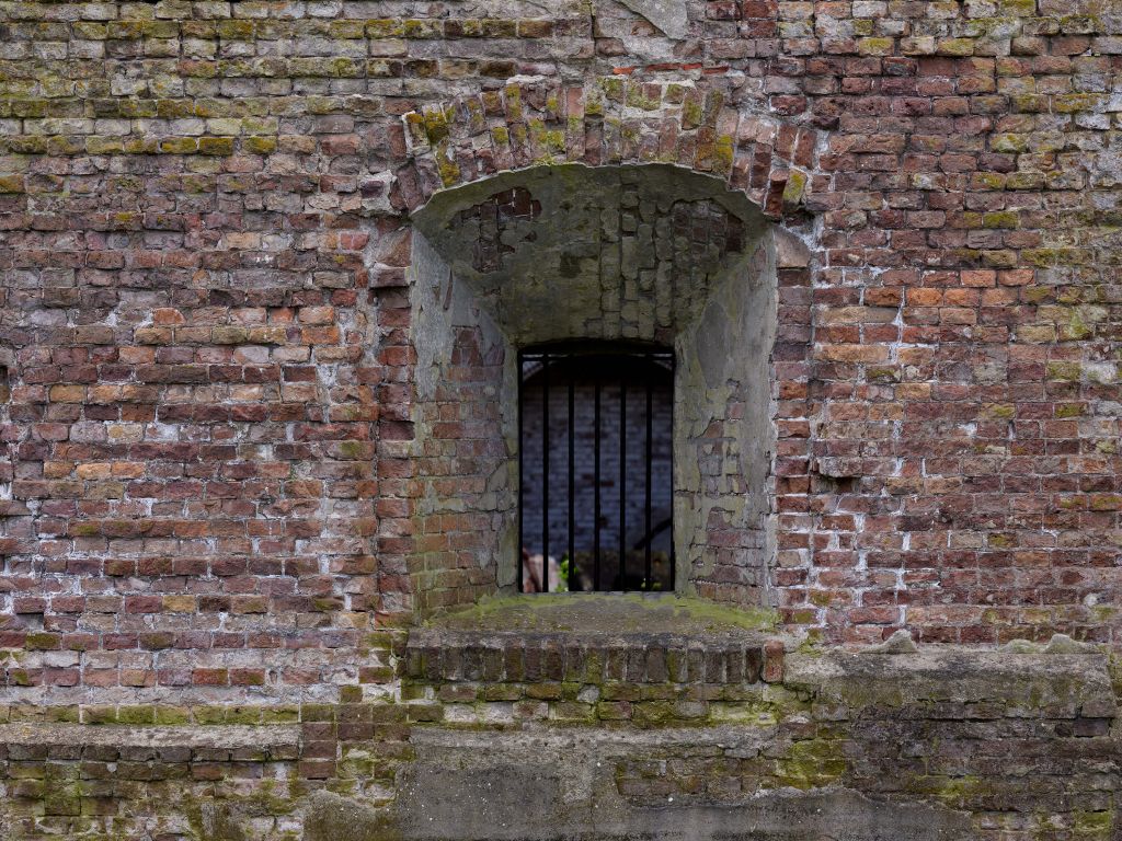 Aussparung in alter Wand