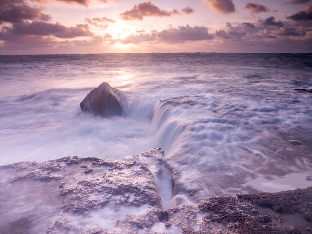 Wildes Meer bei Sonnenuntergang