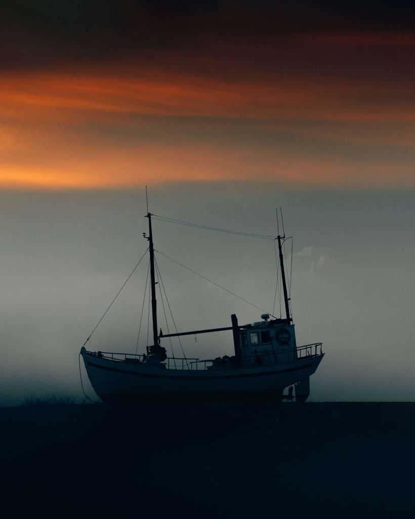 Boot bei Sonnenuntergang